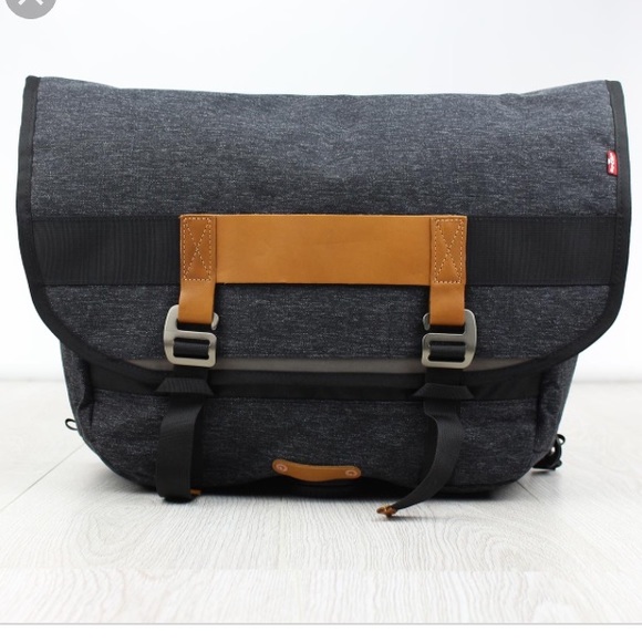 levi's shoulder bag leather